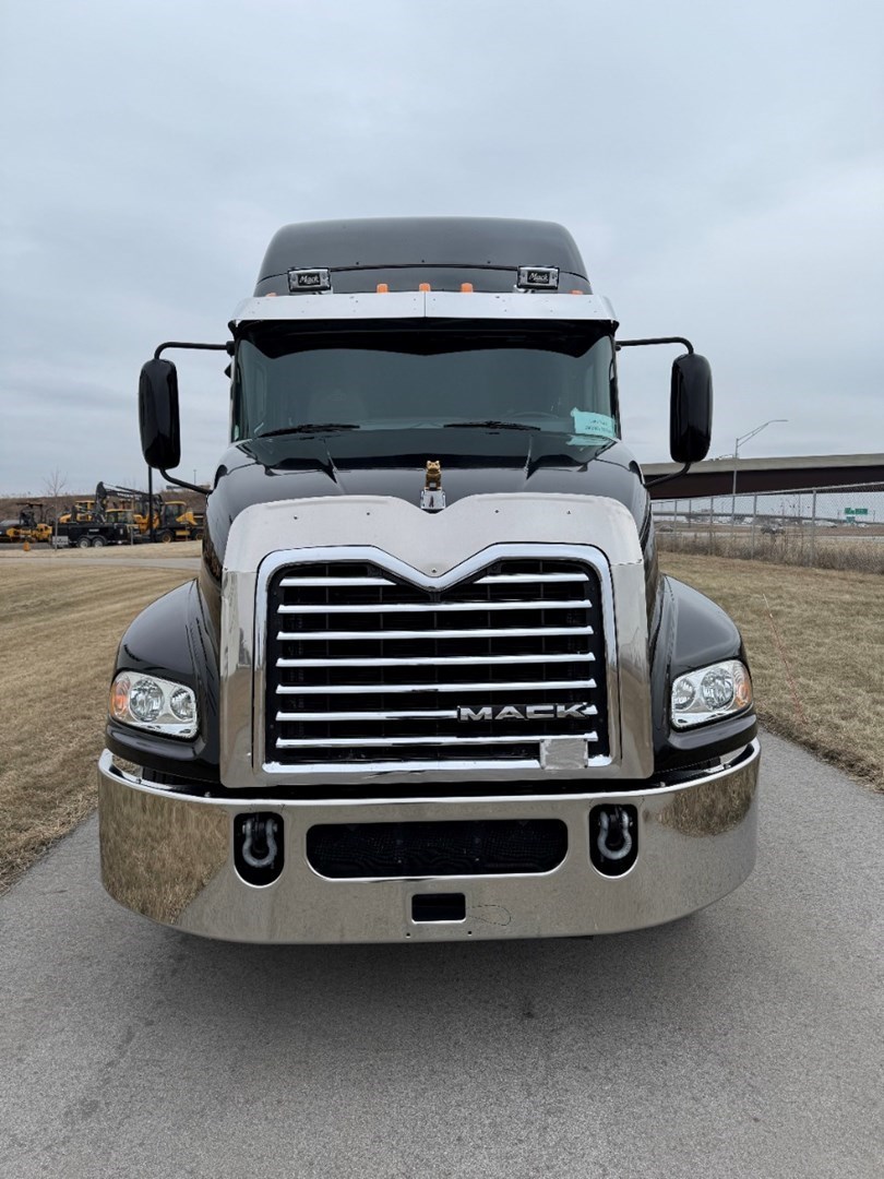 2017 MACK CXU613 - USED TRUCKS SLEEPER - image 2